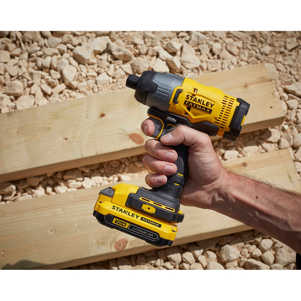 Llave de impacto sin escobillas V20 Stanley Fatmax 18V 2 AH con estuche