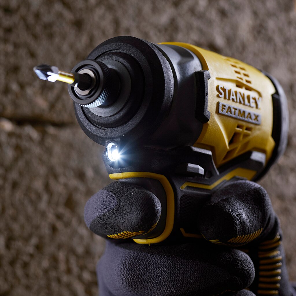 Llave de impacto sin escobillas V20 Stanley Fatmax 18V 2 AH con estuche